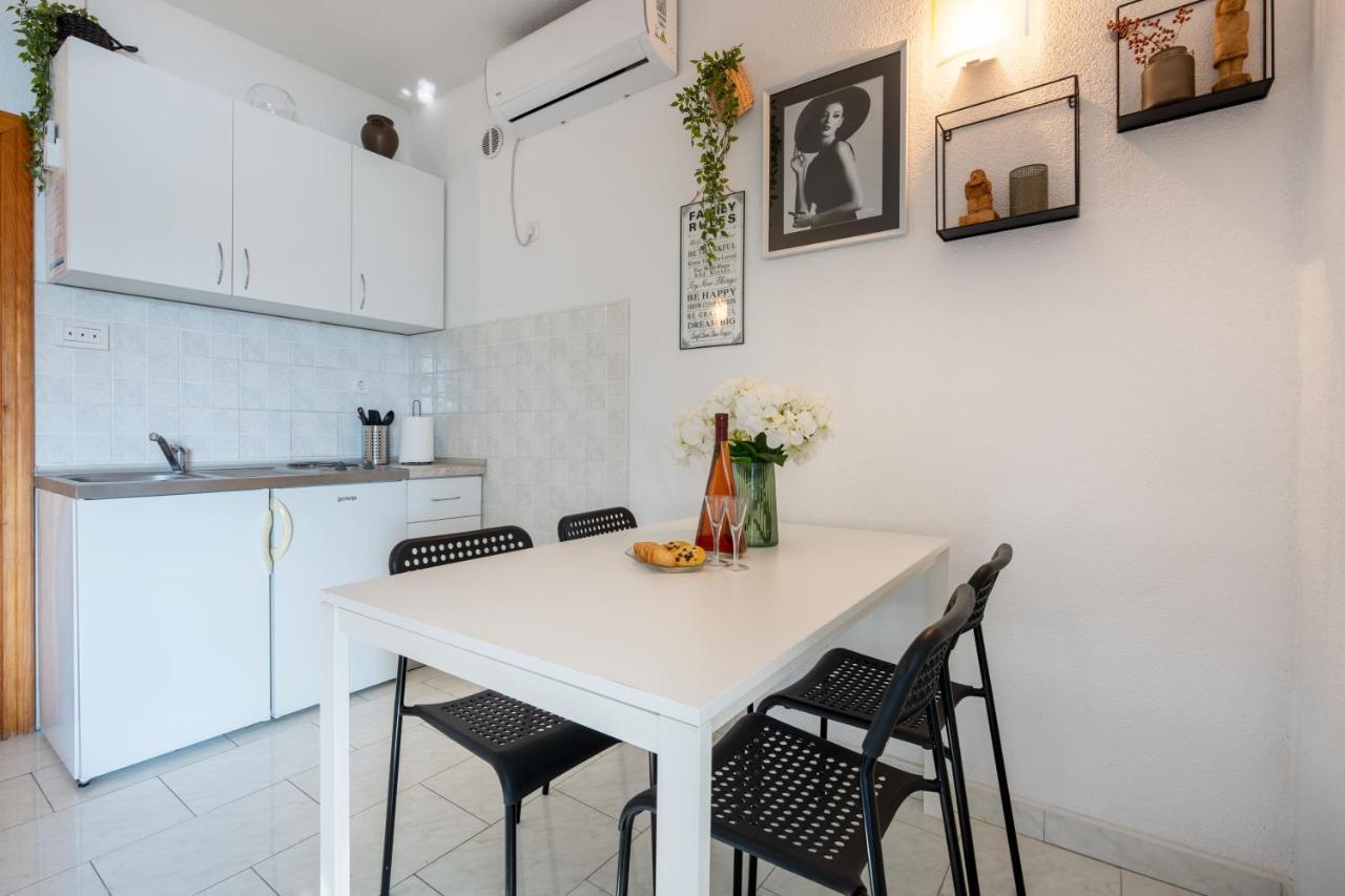Angela & Marco'S Apartments نيوم المظهر الخارجي الصورة