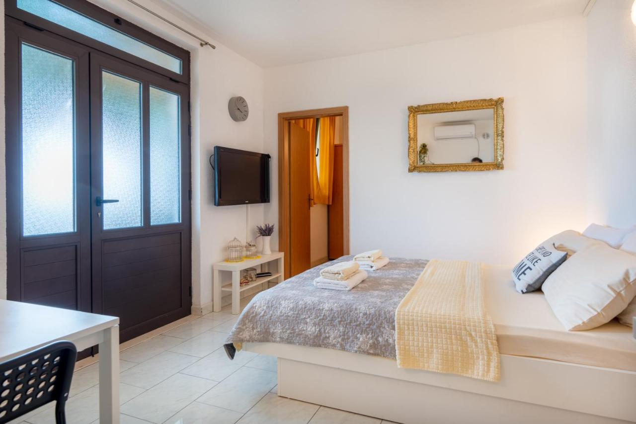 Angela & Marco'S Apartments نيوم المظهر الخارجي الصورة